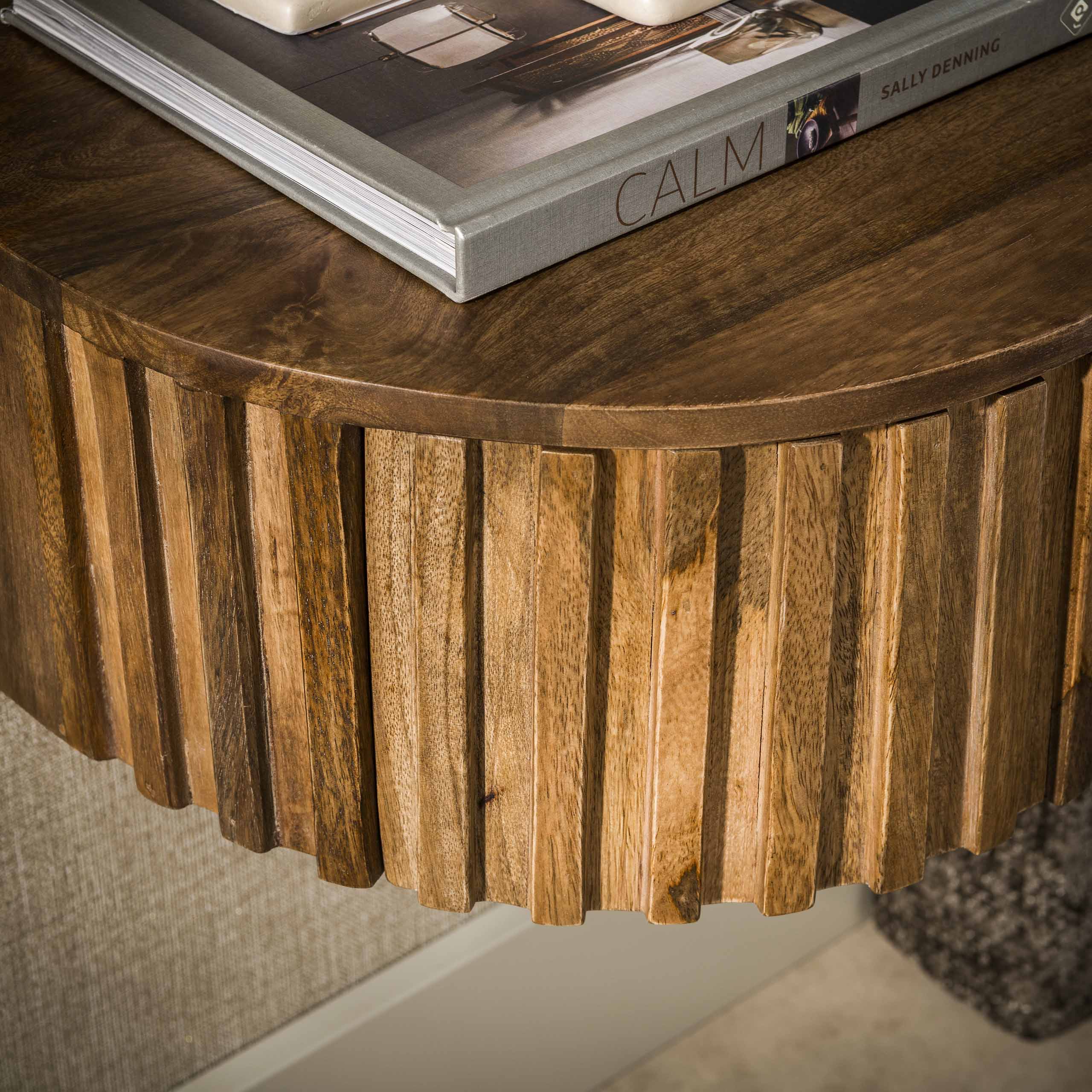 Schwebender Nachttisch Ridge mit 1 Schublade aus massivem Mangoholz Sand (Massiv Mango Sand) - Emmo Design