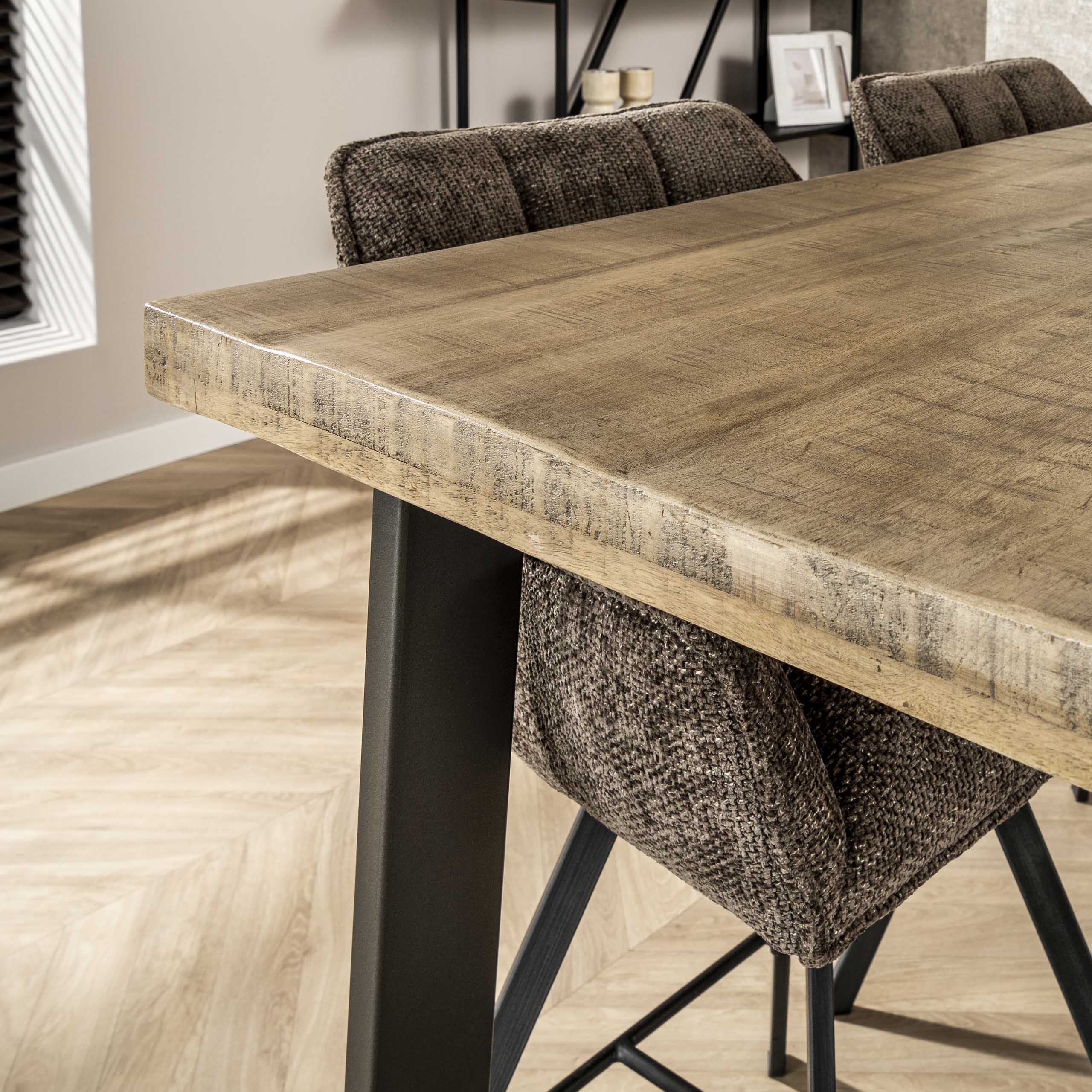 Bartafel Massief trapeziumvorm 135cm / Massief mango antiek - Zijlstra