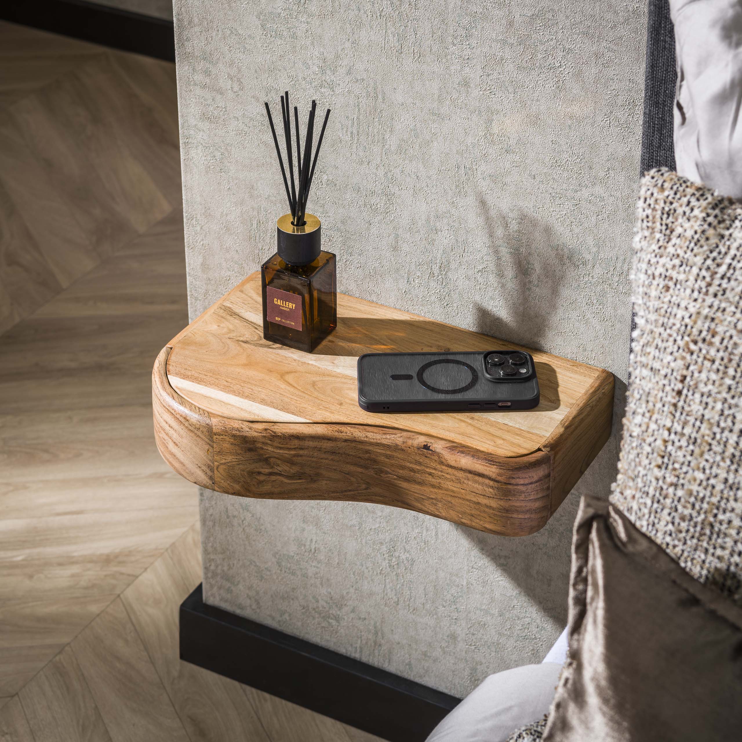 Bedside Tables Organic set of 2 in left-hand and right-hand version. / Solid acacia - Zijlstra