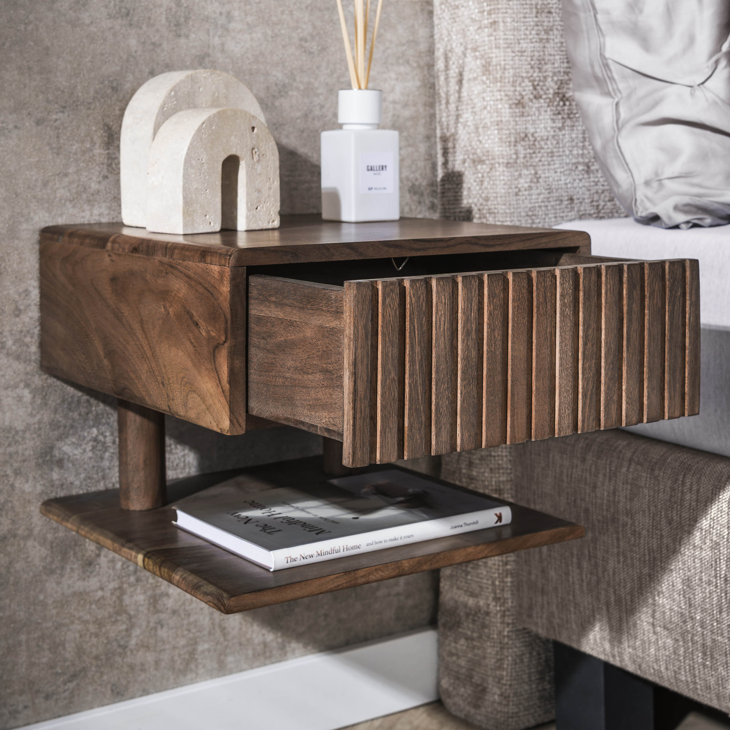 Nachtkastje Carve Shelve zwevend 1 lade / Massief acacia bruin - Zijlstra