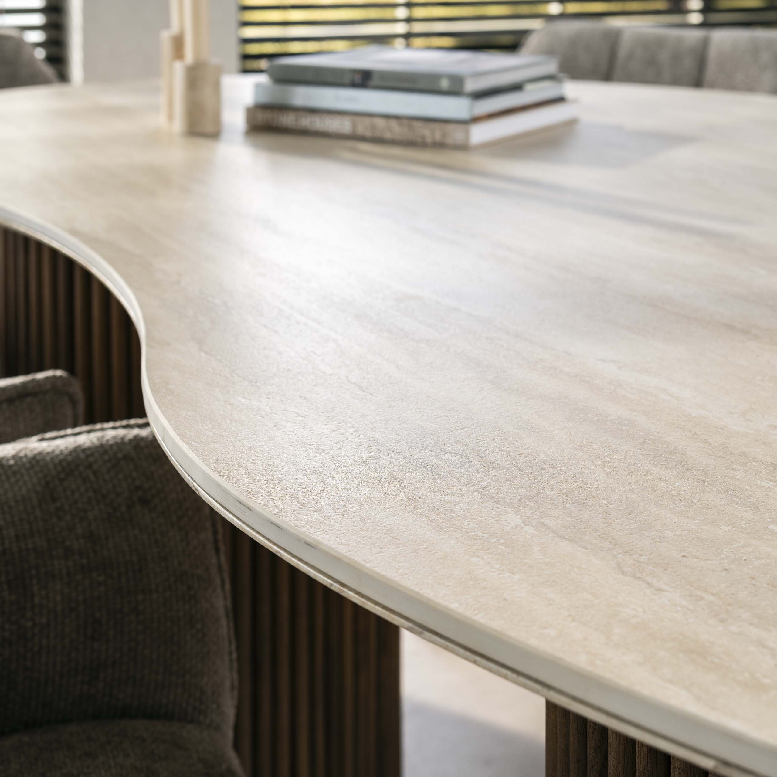 Eettafel Romano niervormig 215cm / 3D keramiek travertin - Zijlstra