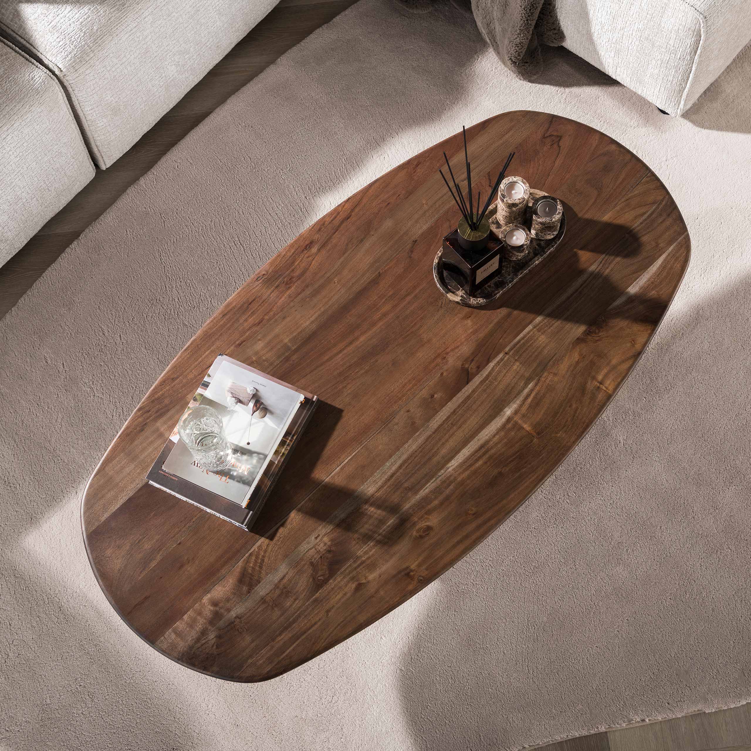 Couchtisch Central 135cm aus massivem Akazienholz Braun (Massiv acacia Braun) - Emmo Design