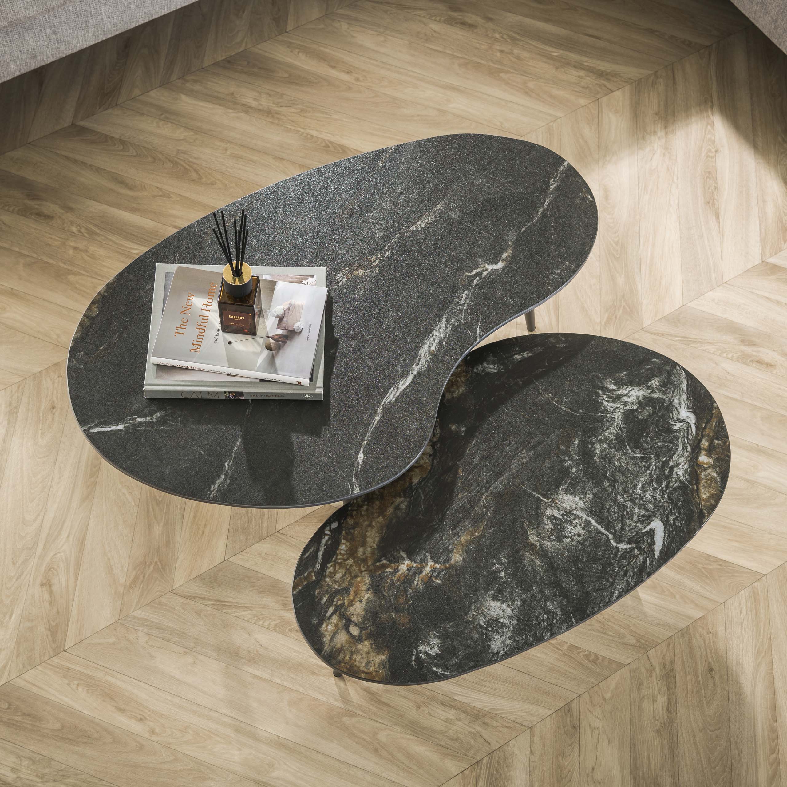 Couchtisch-Set Fossil nierenförmig (2-teilig) in Keramik Fossil Black (Keramiek fossil black) - Emmo Design