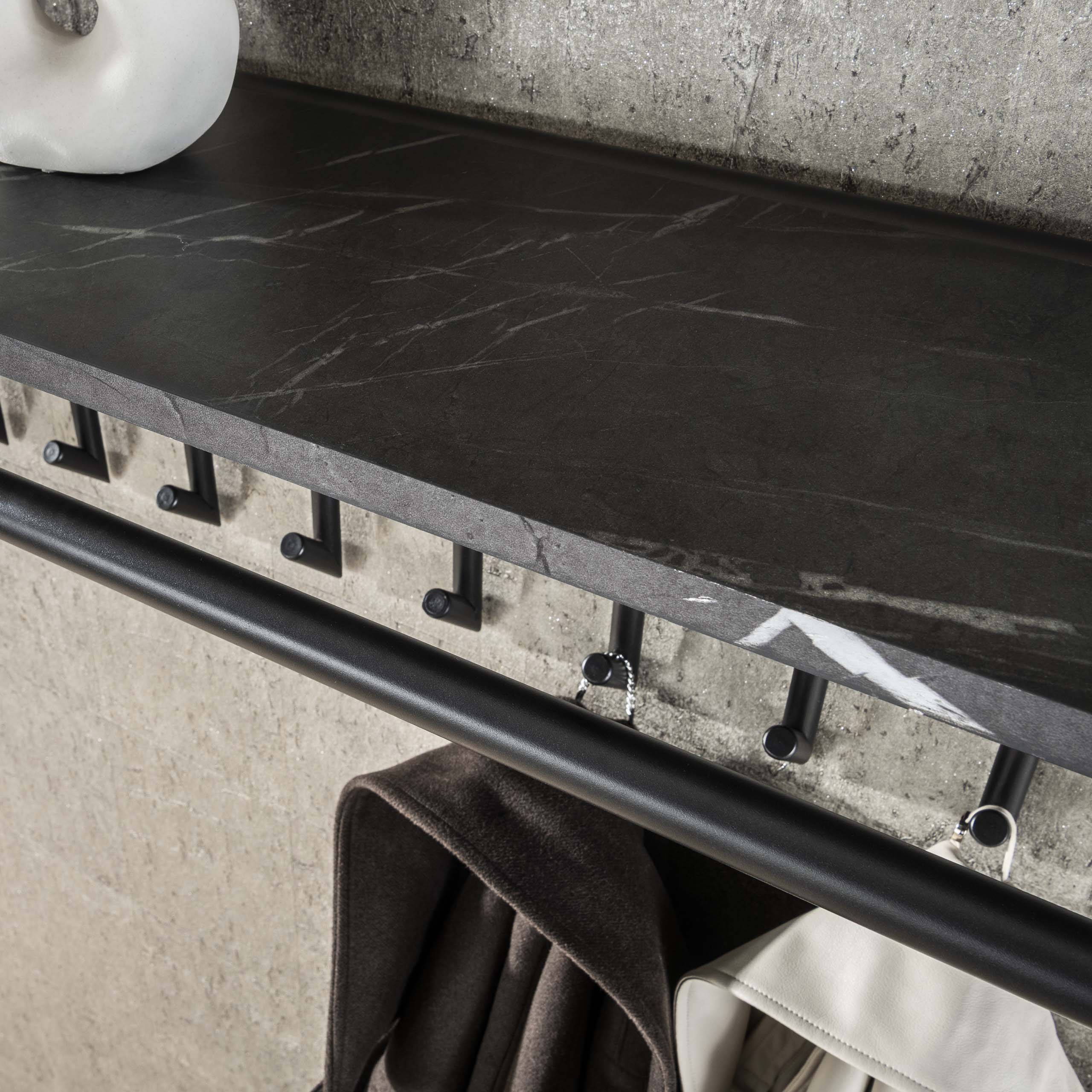 Kapstok Tenaro roede en hoedenplank 10 haken / 3D melamine graphite - Zijlstra