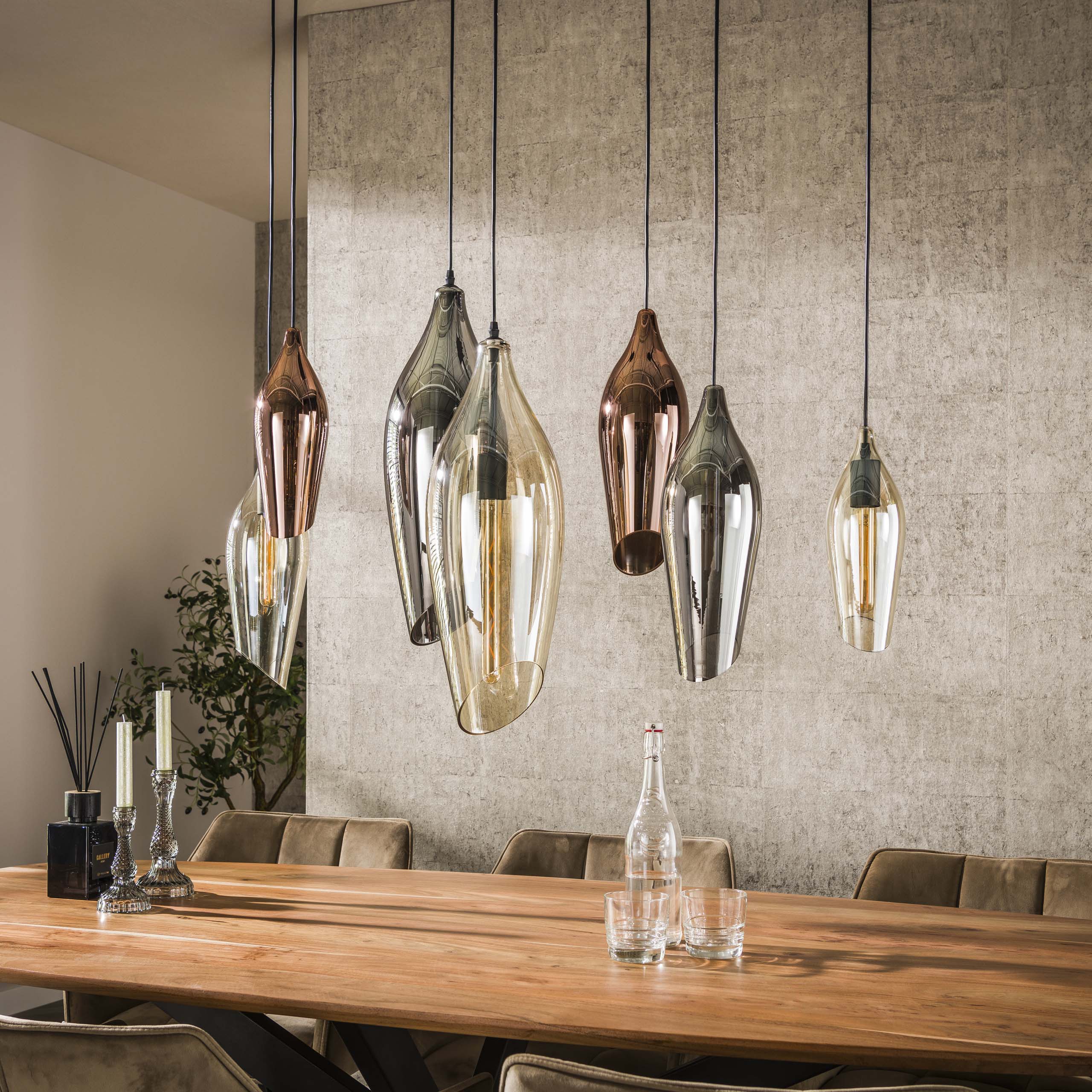 Pendelleuchte Cocoon 4+3-flammig in Schwarz - Emmo Design