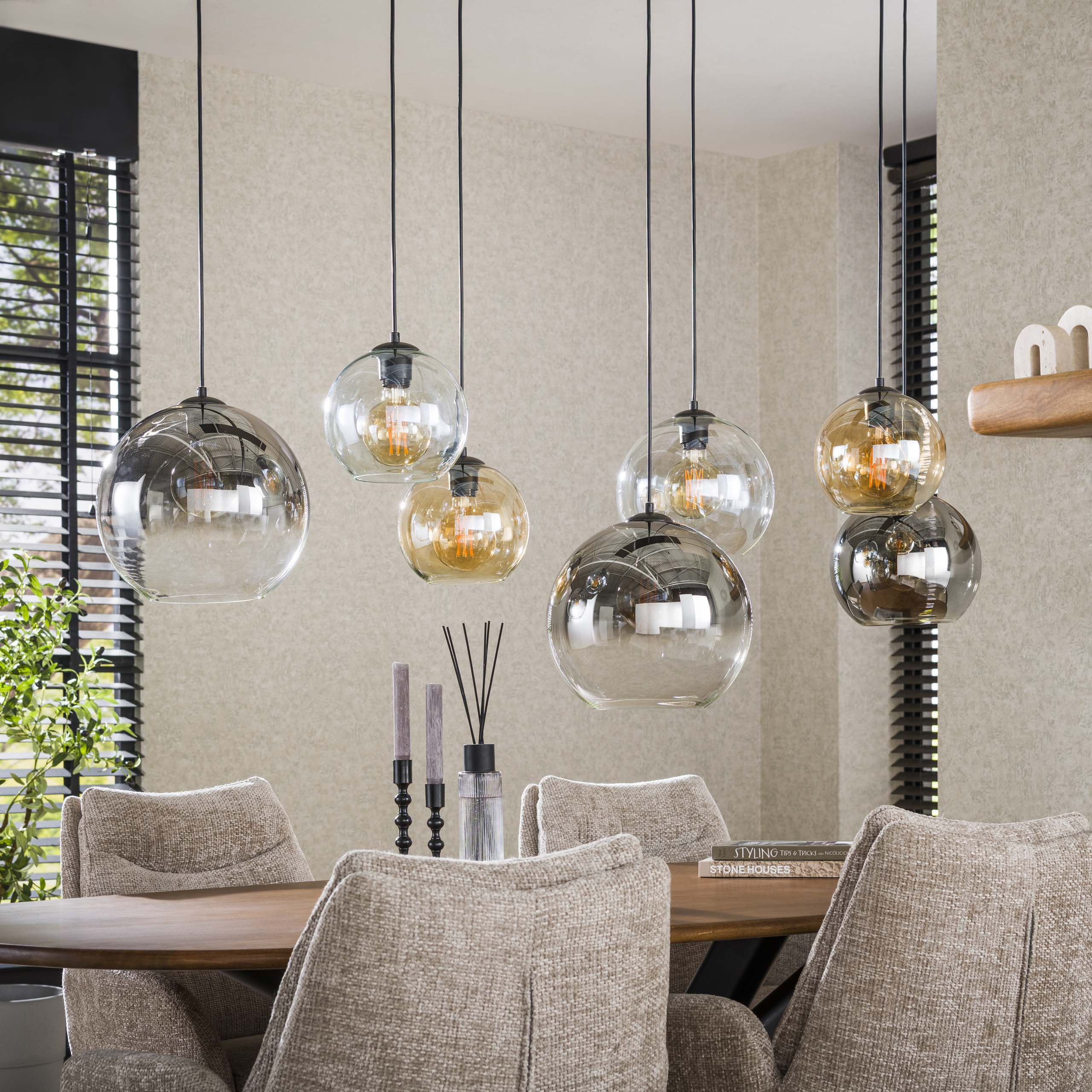 Pendelleuchte Multi Globe 4+3-flammig in Artic Schwarz (Glas | Kunststoff | Metall) - Emmo Design