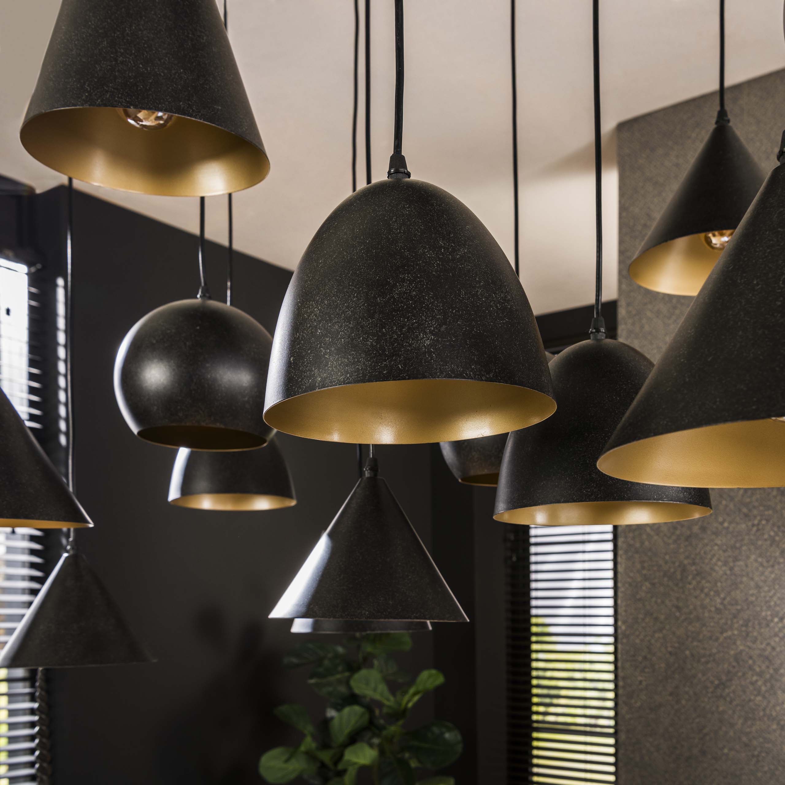 Pendelleuchte Metal XXL 6+6+6-flammig in Artic Schwarz - Emmo Design